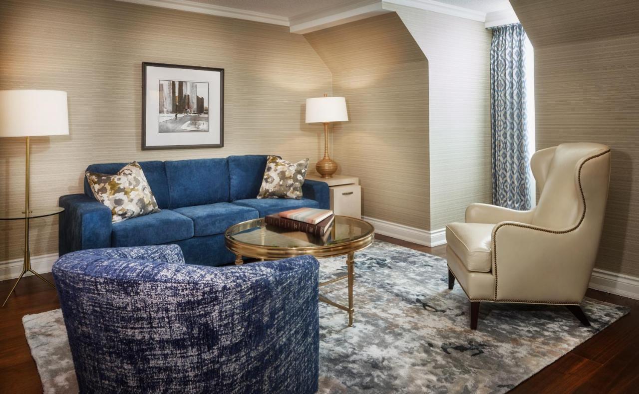 沃德勒伊酒庄酒店 沃德勒伊多里翁 外观 照片 A living room at the Ritz-Carlton, Boston