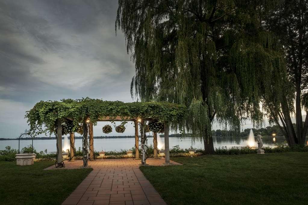 沃德勒伊酒庄酒店 沃德勒伊多里翁 外观 照片 The Pergola at the Lake of the Woods