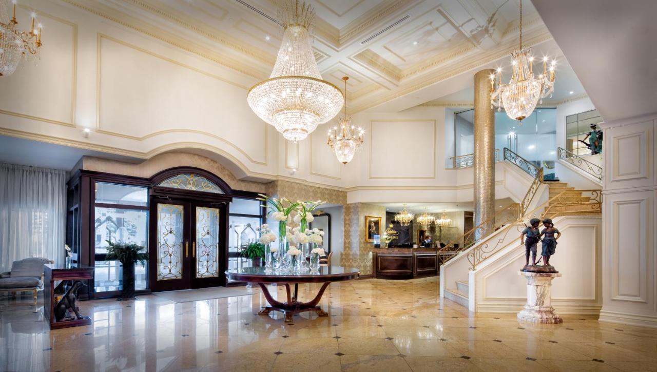 沃德勒伊酒庄酒店 沃德勒伊多里翁 外观 照片 The lobby of the Four Seasons Hotel